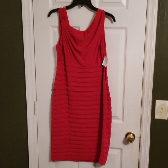 London Times Dresses & Skirts - 🆕Red short dress